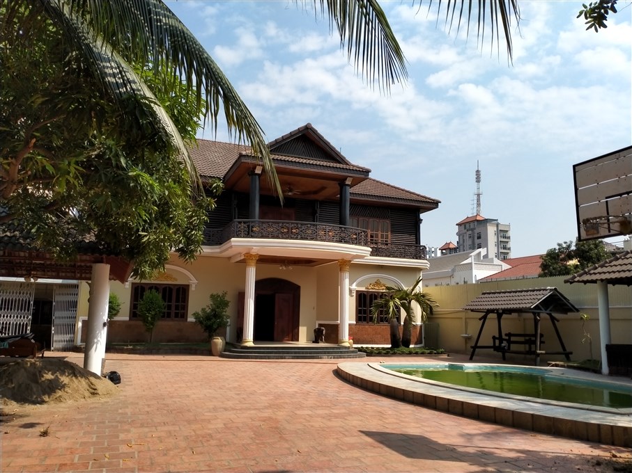 Five Bedrooms Villa in the Residential Area for rent in Toul Kork (1)