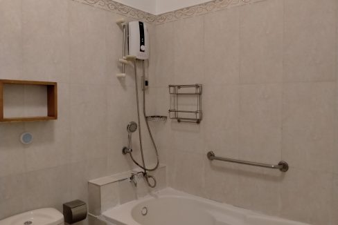 Five Bedrooms Villa in the Residential Area for rent in Toul Kork (7)