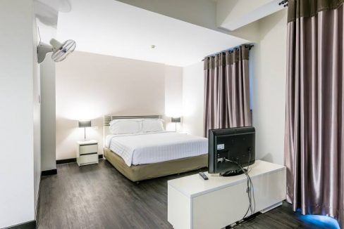Pool and Gym One Bedroom Apartment for Rent in Tonle Bassac (7)