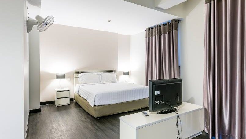 Pool and Gym One Bedroom Apartment for Rent in Tonle Bassac (7)