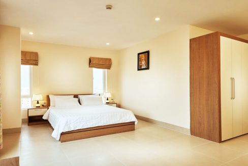 Service Apartment for Rent with Pool and Gym Near Independence Monument (2)