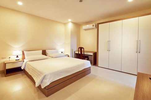 Service Apartment for Rent with Pool and Gym Near Independence Monument (3)