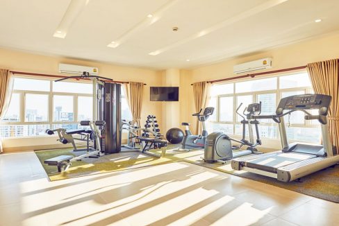 Service Apartment for Rent with Pool and Gym Near Independence Monument (8)