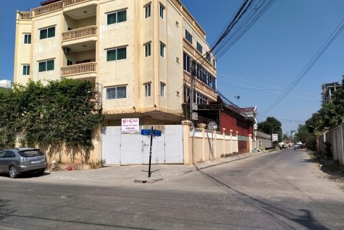 Corner-Building-for-Rent-in-Sen-Sok,-Near-AEON-Mall-2-and-Macro-Shopping-Center-(2)
