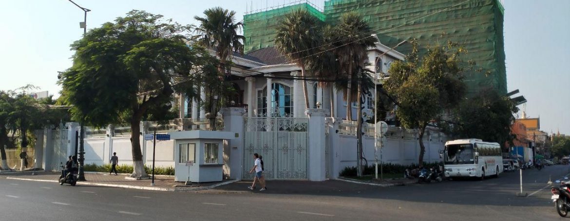 Corner Commercial 7 Bedroom Villa for Rent Near Independence Monument (1)