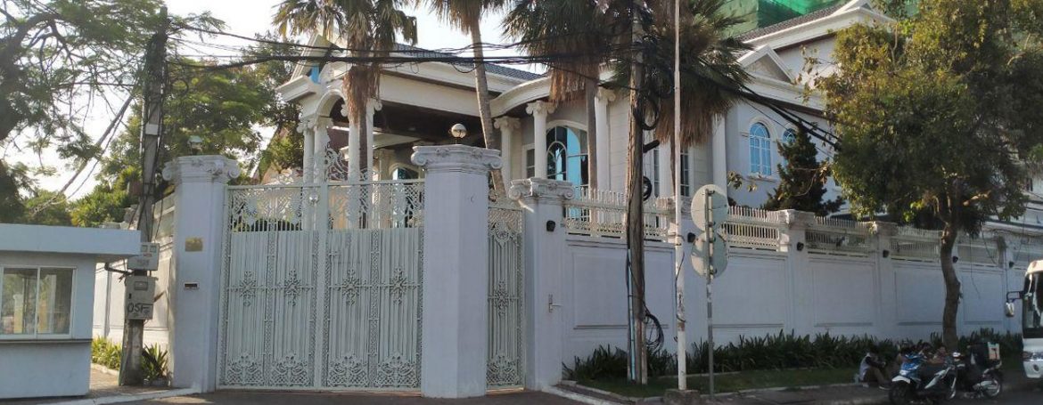 Corner Commercial 7 Bedroom Villa for Rent Near Independence Monument (2)