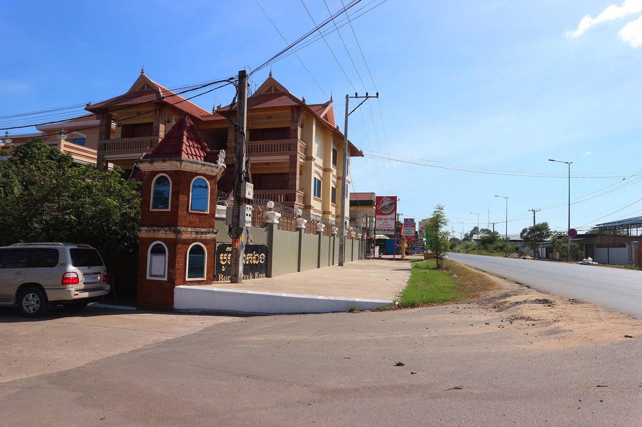 Corner Villa for Sale in Preak Ang (1)