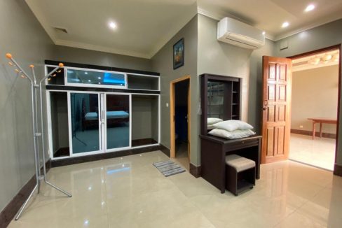 Corner Villa for Sale in Preak Ang (10)