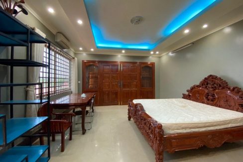 Corner Villa for Sale in Preak Ang (11)