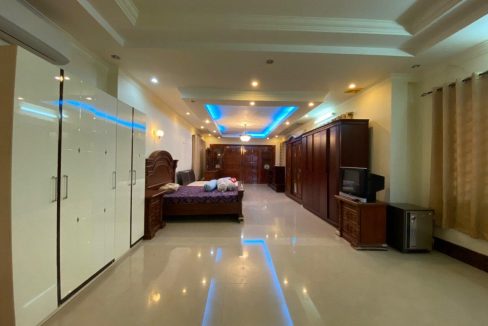 Corner Villa for Sale in Preak Ang (12)