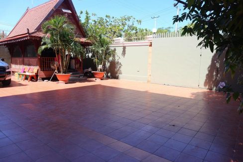Corner Villa for Sale in Preak Ang (2)
