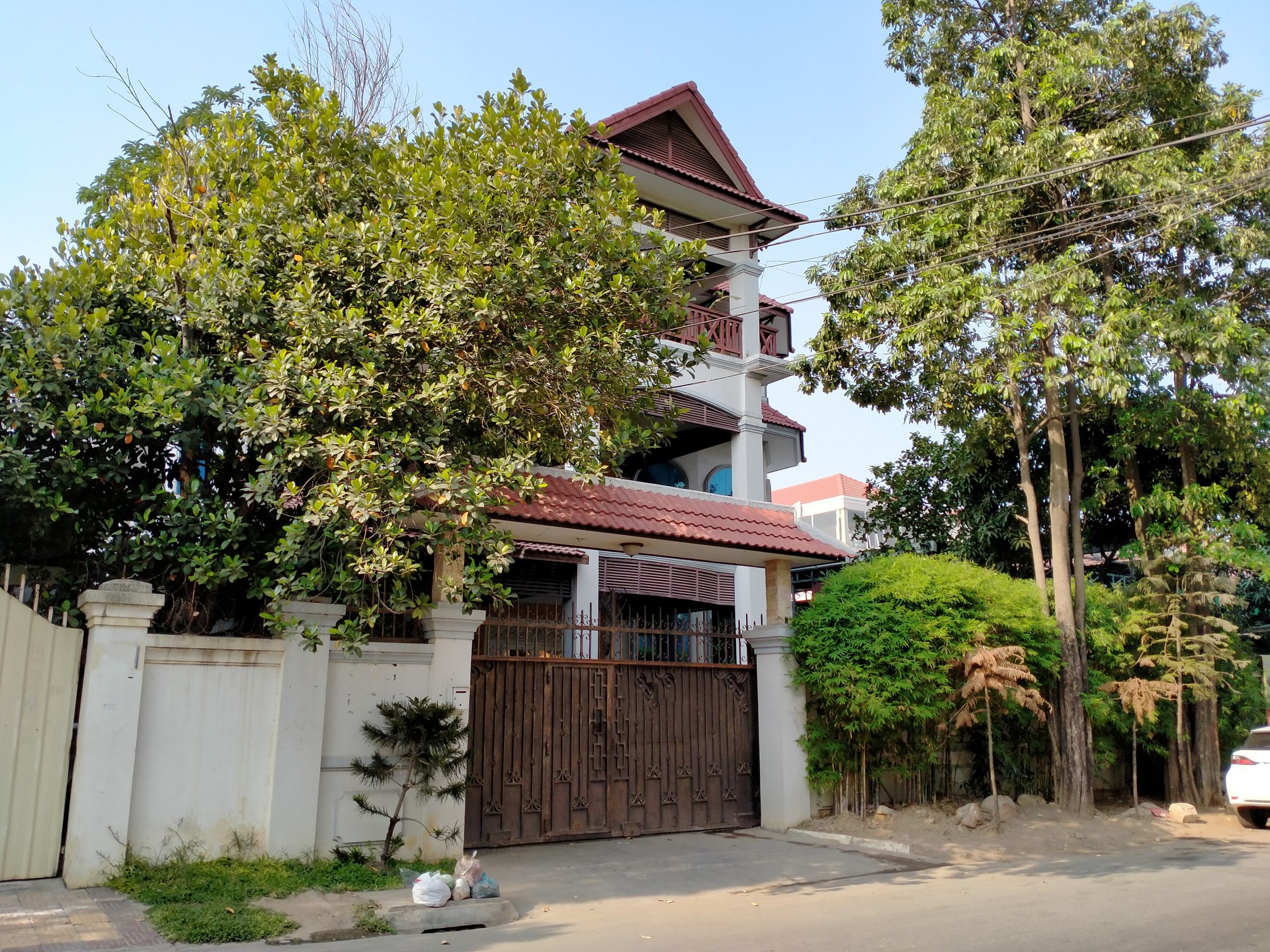 Five Bedrooms Villa in the Residential Area for Sale in Toul Kork
