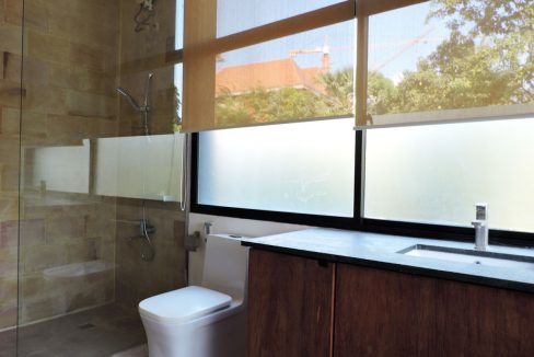 Six Bedrooms Building for Rent in Tonle Bassac Near BKK1 Market (10)