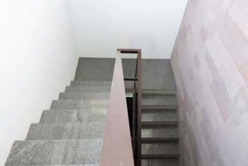 Six Bedrooms Building for Rent in Tonle Bassac Near BKK1 Market (16)