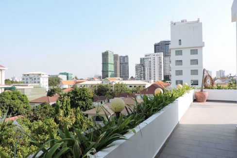 Six Bedrooms Building for Rent in Tonle Bassac Near BKK1 Market (17)