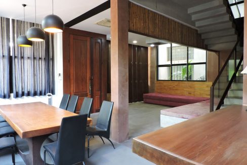 Six Bedrooms Building for Rent in Tonle Bassac Near BKK1 Market (3)