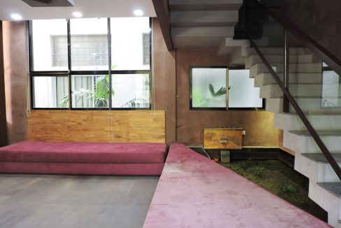 Six Bedrooms Building for Rent in Tonle Bassac Near BKK1 Market (5)