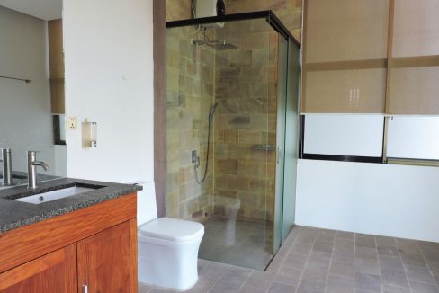 Six Bedrooms Building for Rent in Tonle Bassac Near BKK1 Market (8)