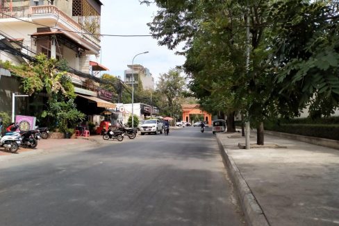 Whole Building for Rent in Tonle Bassac Near Boeung Keng Kang Area (2)
