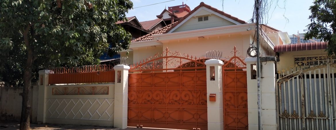 Four Bedrooms Villa for Rent in Toul Kork Area (2)