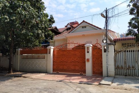 Four Bedrooms Villa for Rent in Toul Kork Area (2)