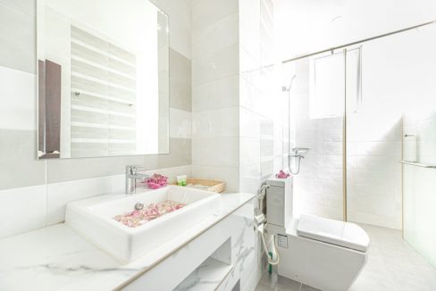 Gym and Pool Two Bedrooms Apartment for Rent in Toul Tom Pung I (7)