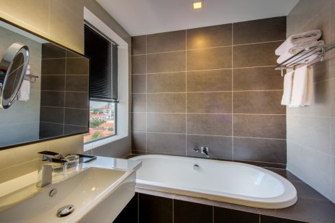 Luxury Gym and Pool One Bedroom Apartment for Rent in BKK (13)
