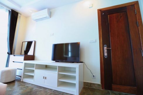 Nice Two Bedrooms Apartment for Rent in Boeng Trabaek (2)