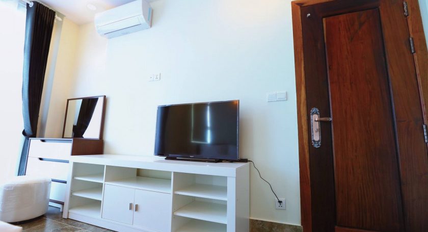 Nice Two Bedrooms Apartment for Rent in Boeng Trabaek (2)