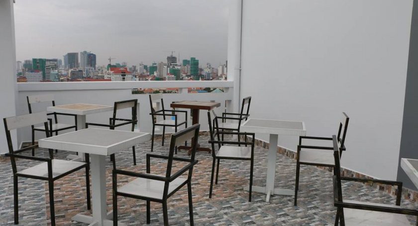 Nice Two Bedrooms Apartment for Rent in Boeng Trabaek (7)