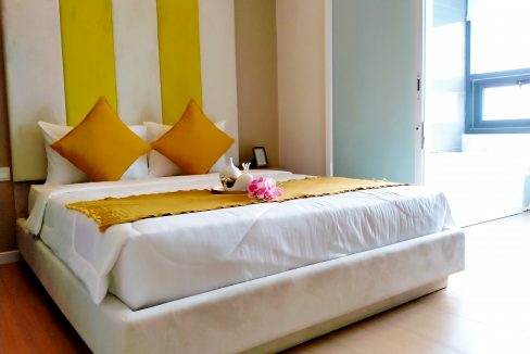 Three Bedrooms Luxury Condo for Sale in Tonle Bassac (10)