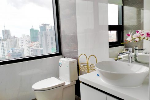 Three Bedrooms Luxury Condo for Sale in Tonle Bassac (12)