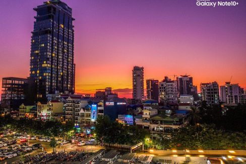 Three Bedrooms Luxury Condo for Sale in Tonle Bassac (25)