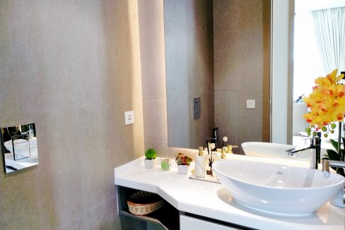 Three Bedrooms Luxury Condo for Sale in Tonle Bassac (9)