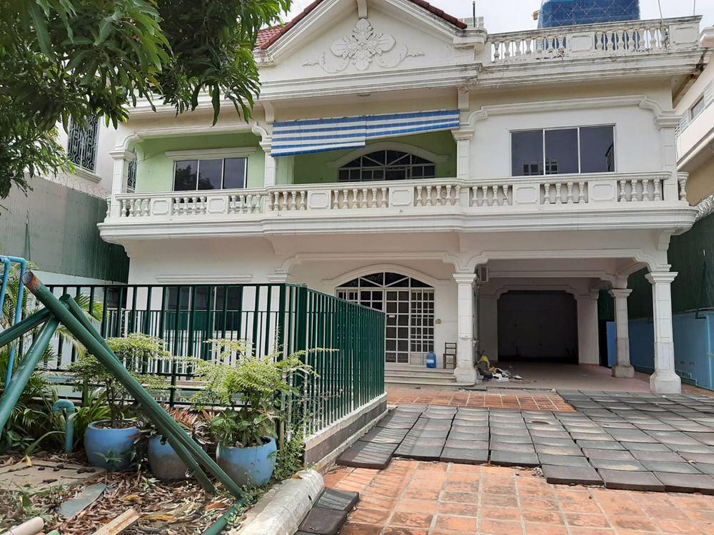 Good Location Villa in BKK1 for Rent is available now (1)