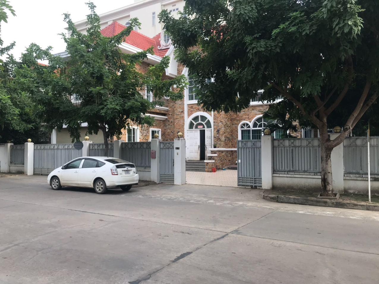 Seven Bedrooms Huge Villa for Rent in Bassac Garden (1)