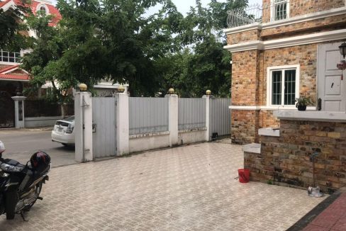Seven Bedrooms Huge Villa for Rent in Bassac Garden (10)
