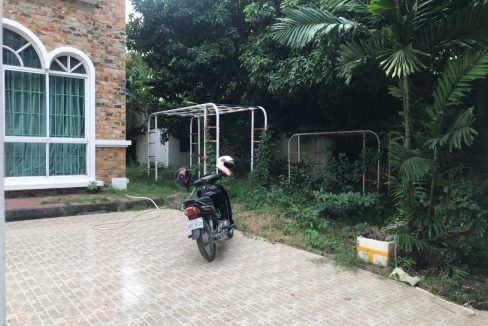 Seven Bedrooms Huge Villa for Rent in Bassac Garden (3)