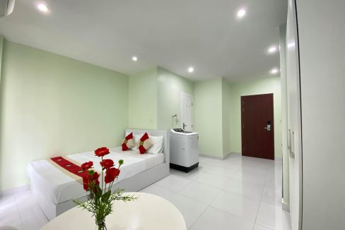 Good Location Studio Apartment for rent in BKK1 (3)