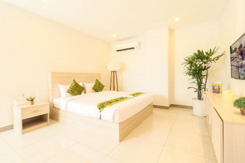 Spacious One-Bedroom Apartment for rent in the heart of Phnom Penh City (2)
