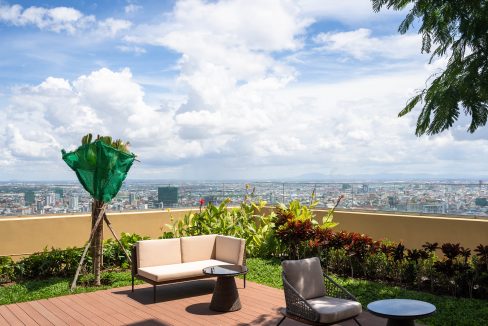 The magnificent villa in the sky for rent near Olympia Stadium (6)