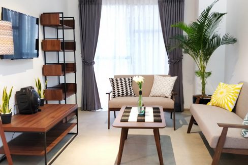 A Beautiful One Bedroom Corner Unit Apartment for rent on the road Mong Reththy (3)