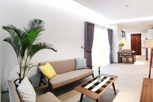 A Beautiful One Bedroom Corner Unit Apartment for rent on the road Mong Reththy (5)