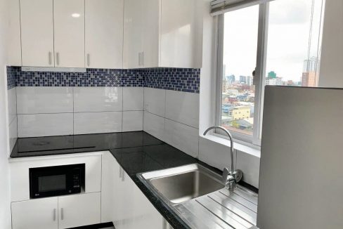 2 Bedrooms Service Apartment with fully furnished free access to gym, steam, sauna and pool in BKK3 (6)