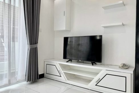 2 Bedrooms Service Apartment with fully furnished free access to gym, steam, sauna and pool in BKK3 (7)