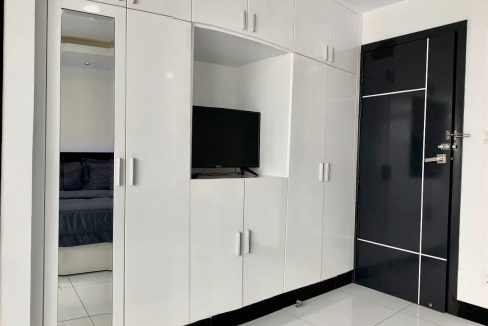 2 Bedrooms Service Apartment with fully furnished free access to gym, steam, sauna and pool in BKK3 (8)