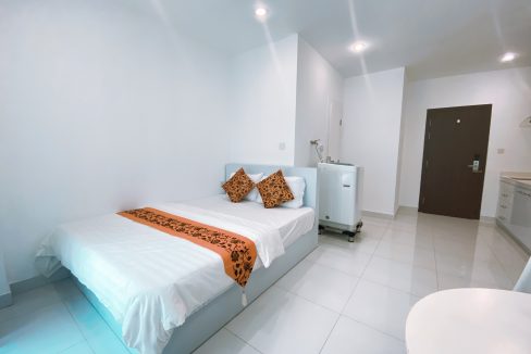 Best Location Service Studio Apartment for rent in BKK is available now (2)