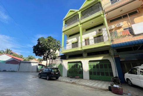 Commercial Huge House for Rent in Tuol Kork Area (3)