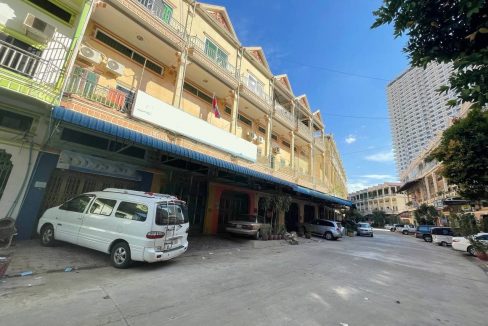 Commercial Huge House for Rent in Tuol Kork Area (5)