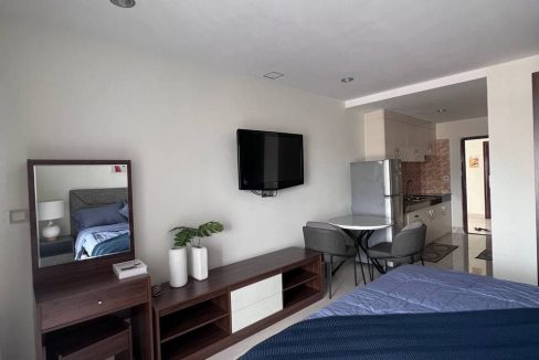 Good Living Studio Condominium for rent in Tuol Kork is available now (4)
